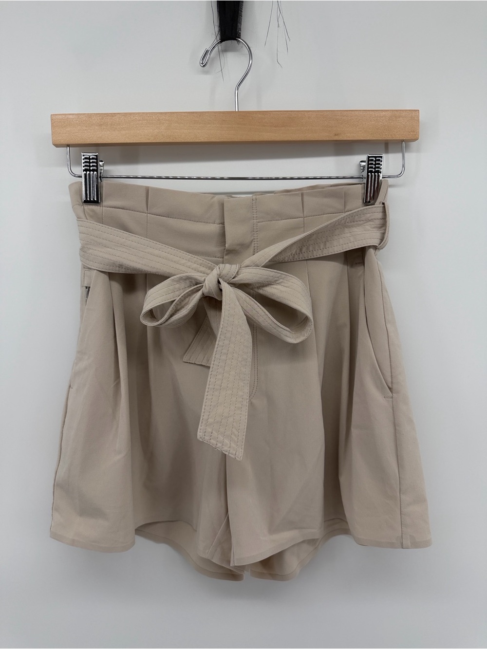 Athleta Skyline Short II in Cream 4 A15